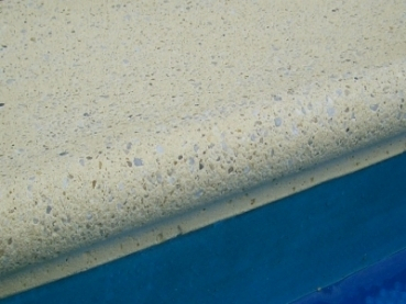 Musterstein sandgelb mit gerader Oberfläche