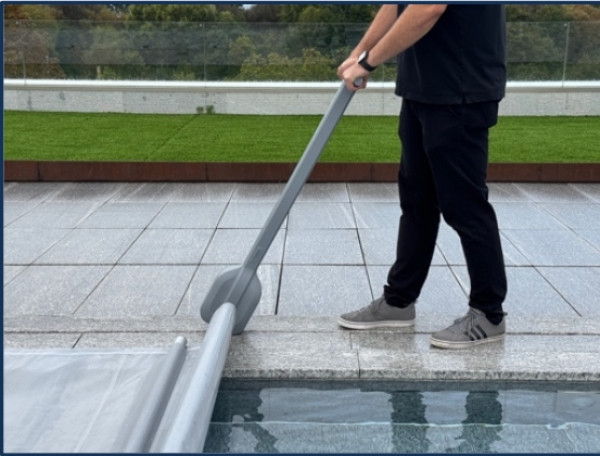 BAC iscoot 700 akkubetriebener Aufrollmechanismus für Rollschutz