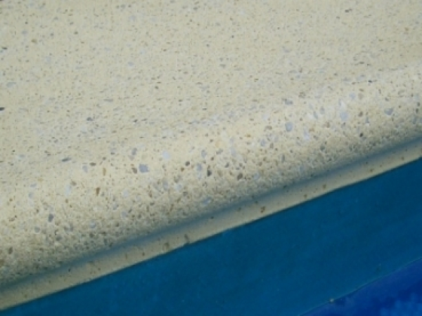 Musterstein sandgelb mit gerader Oberfläche